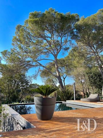 VILLA DESIGN- NIMES- QUARTIER PRISE- PARFAITEMENT AU CALME- PISCINE- JARDIN PAYSAGE- PRESTATIONS HAUT DE GAMME- RARE