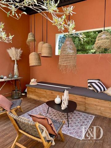 VILLA DESIGN- NIMES- QUARTIER PRISE- PARFAITEMENT AU CALME- PISCINE- JARDIN PAYSAGE- PRESTATIONS HAUT DE GAMME- RARE