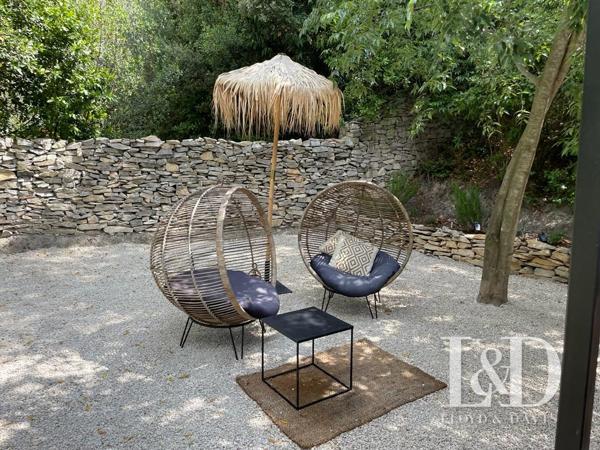 VILLA DESIGN- NIMES- QUARTIER PRISE- PARFAITEMENT AU CALME- PISCINE- JARDIN PAYSAGE- PRESTATIONS HAUT DE GAMME- RARE