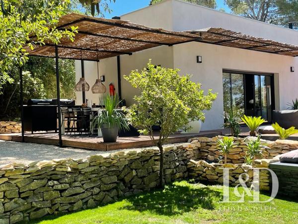 VILLA DESIGN- NIMES- QUARTIER PRISE- PARFAITEMENT AU CALME- PISCINE- JARDIN PAYSAGE- PRESTATIONS HAUT DE GAMME- RARE