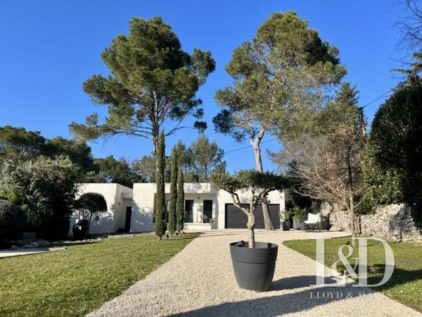 VILLA DESIGN- NIMES- QUARTIER PRISE- PARFAITEMENT AU CALME- PISCINE- JARDIN PAYSAGE- PRESTATIONS HAUT DE GAMME- RARE