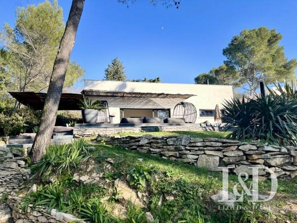 VILLA DESIGN- NIMES- QUARTIER PRISE- PARFAITEMENT AU CALME- PISCINE- JARDIN PAYSAGE- PRESTATIONS HAUT DE GAMME- RARE