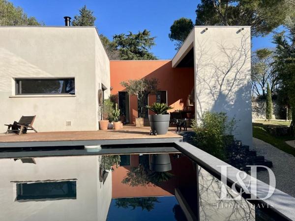 VILLA DESIGN- NIMES- QUARTIER PRISE- PARFAITEMENT AU CALME- PISCINE- JARDIN PAYSAGE- PRESTATIONS HAUT DE GAMME- RARE