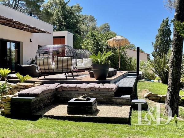 VILLA DESIGN- NIMES- QUARTIER PRISE- PARFAITEMENT AU CALME- PISCINE- JARDIN PAYSAGE- PRESTATIONS HAUT DE GAMME- RARE