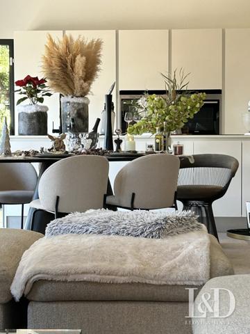 VILLA DESIGN- NIMES- QUARTIER PRISE- PARFAITEMENT AU CALME- PISCINE- JARDIN PAYSAGE- PRESTATIONS HAUT DE GAMME- RARE