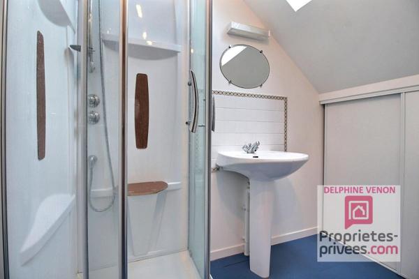 Exclusivité - Maison de ville dans l'hyper centre  de Chateauneuf  sur Loire avec garage et  terrain de 500 m²
