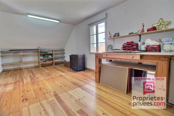 Exclusivité - Maison de ville dans l'hyper centre  de Chateauneuf  sur Loire avec garage et  terrain de 500 m²