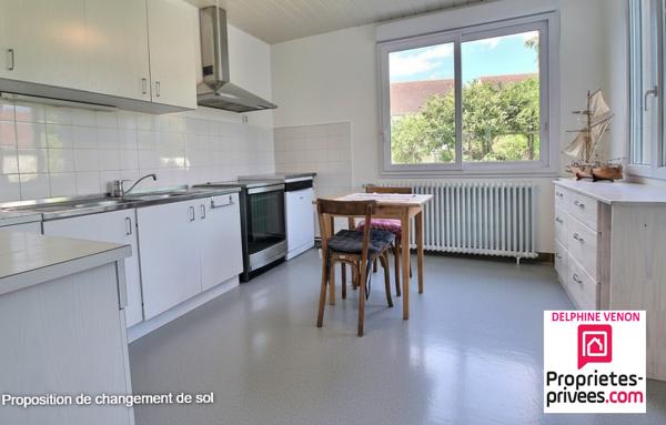 Exclusivité - Maison de ville dans l'hyper centre  de Chateauneuf  sur Loire avec garage et  terrain de 500 m²