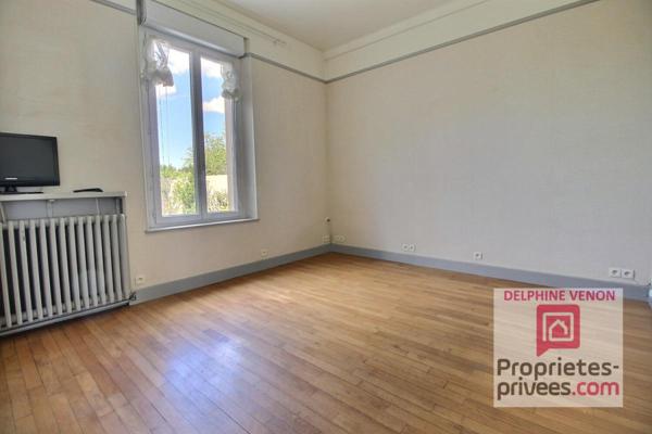 Exclusivité - Maison de ville dans l'hyper centre  de Chateauneuf  sur Loire avec garage et  terrain de 500 m²