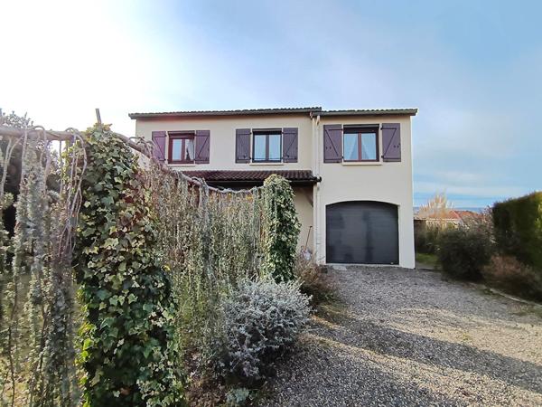 Maison avec 5 chambres, salle de bains et salle d'eau