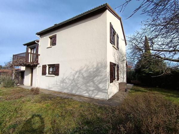 Maison avec 5 chambres, salle de bains et salle d'eau