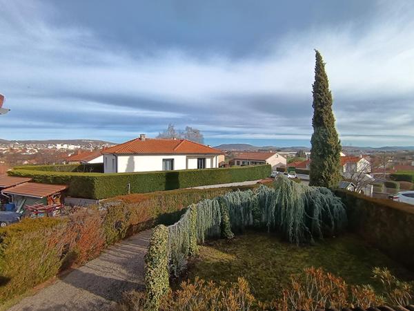 Maison avec 5 chambres, salle de bains et salle d'eau