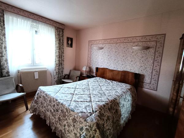 Maison avec 5 chambres, salle de bains et salle d'eau