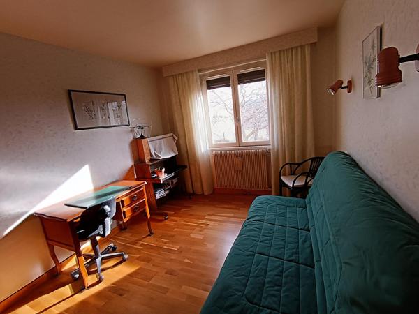 Maison avec 5 chambres, salle de bains et salle d'eau