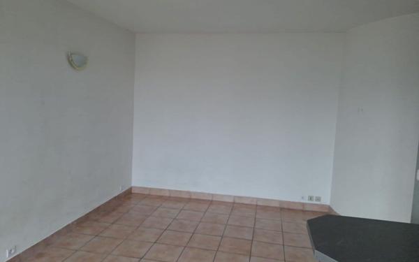 Appartement à vendre    1 pièce • 25,44 m2 Les Mureaux