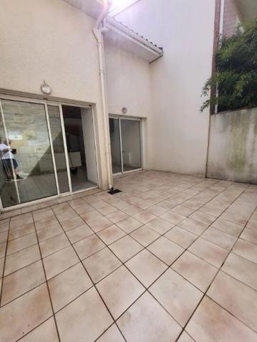 Location                                                      Maison de ville
                        
                     4 pièces                      77 m2                     à Bordeaux