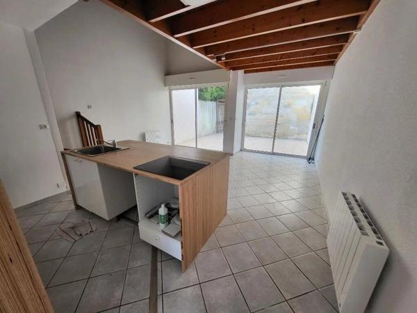 Location                                                      Maison de ville
                        
                     4 pièces                      77 m2                     à Bordeaux