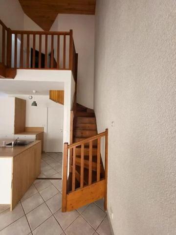 Location                                                      Maison de ville
                        
                     4 pièces                      77 m2                     à Bordeaux