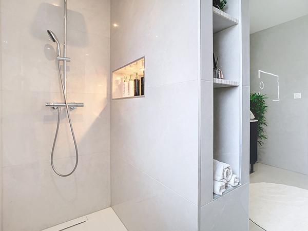 Maison de plain pied sous décennale à vendre à Saint Pantaléon de Larche - 3 chambres - un garage - Terrasse