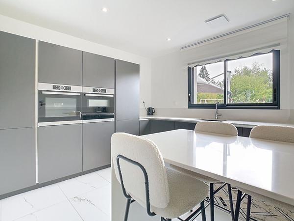 Maison de plain pied sous décennale à vendre à Saint Pantaléon de Larche - 3 chambres - un garage - Terrasse