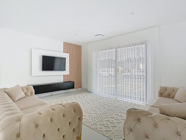 Maison de plain pied sous décennale à vendre à Saint Pantaléon de Larche - 3 chambres - un garage - Terrasse