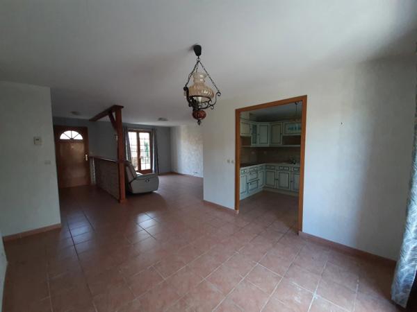 MAISON DE PLAIN PIEDS DANS LOTISSEMENT PRISÉ