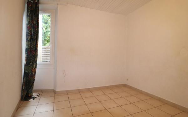 Appartement à louer    3 pièces • 56 m2 Roquevaire