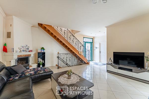 Belle maison d’architecte avec jardin paysagé pour habitation et activité professionnelle