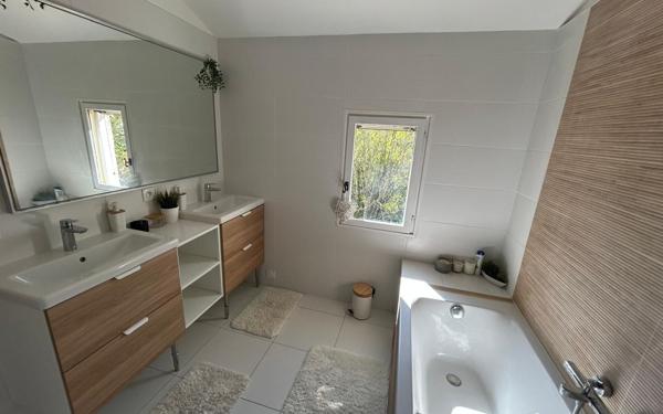 Maison à vendre    6 pièces • 155 m2 Jonquerettes