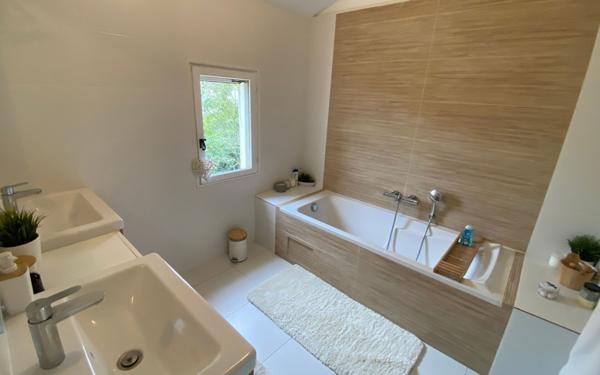 Maison à vendre    6 pièces • 155 m2 Jonquerettes