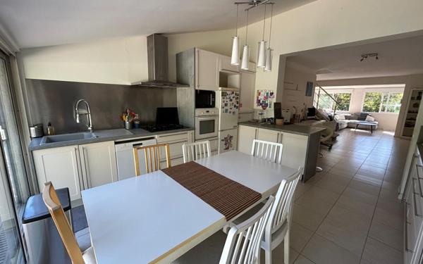 Maison à vendre    6 pièces • 155 m2 Jonquerettes