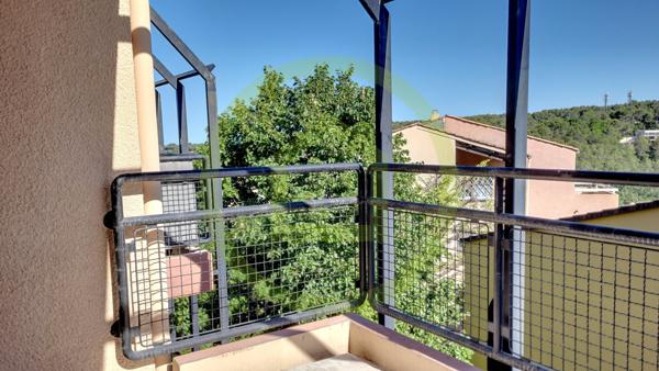 Appartement rénové à VALBONNE (06560)