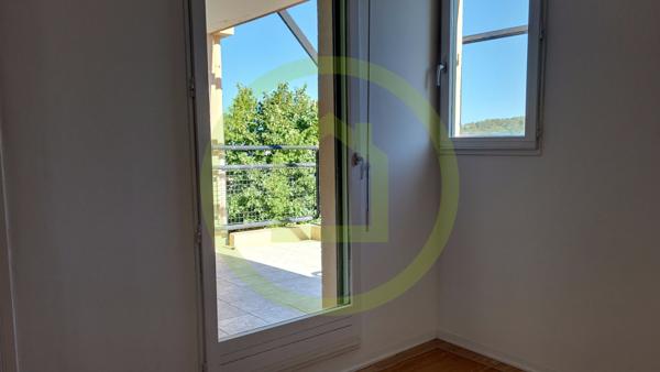 Appartement rénové à VALBONNE (06560)