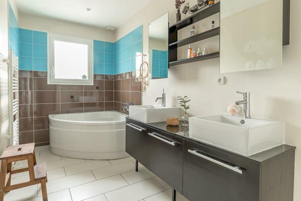 Maison familiale avec piscine et dépendance, cadre naturel préservé