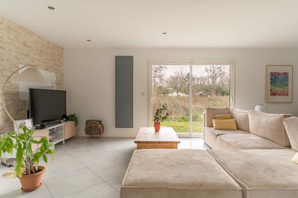 Maison familiale avec piscine et dépendance, cadre naturel préservé