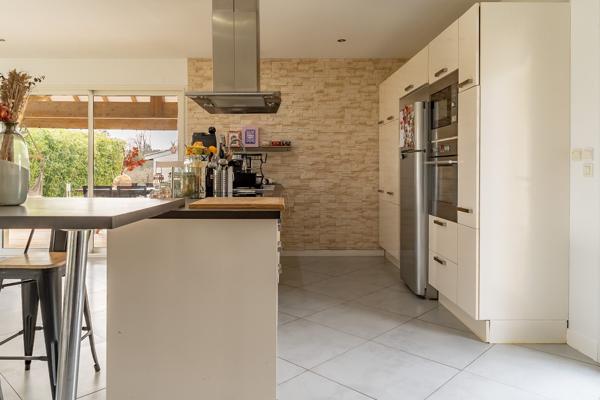Maison familiale avec piscine et dépendance, cadre naturel préservé