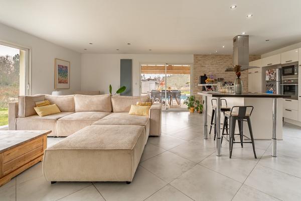 Maison familiale avec piscine et dépendance, cadre naturel préservé