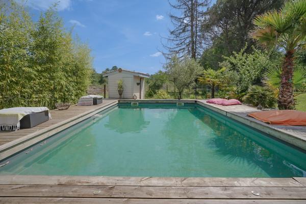Maison familiale avec piscine et dépendance, cadre naturel préservé