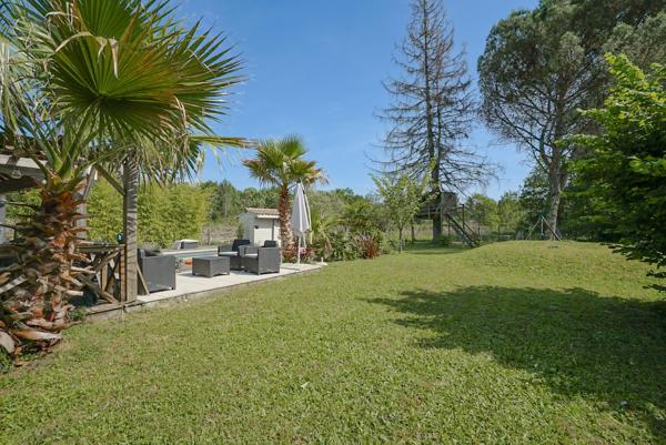 Maison familiale avec piscine et dépendance, cadre naturel préservé