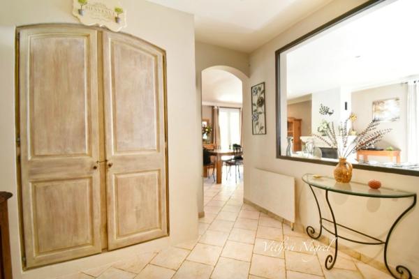 A vendre : Magnifique maison de plus de 200 m2 à MOURIES (13)