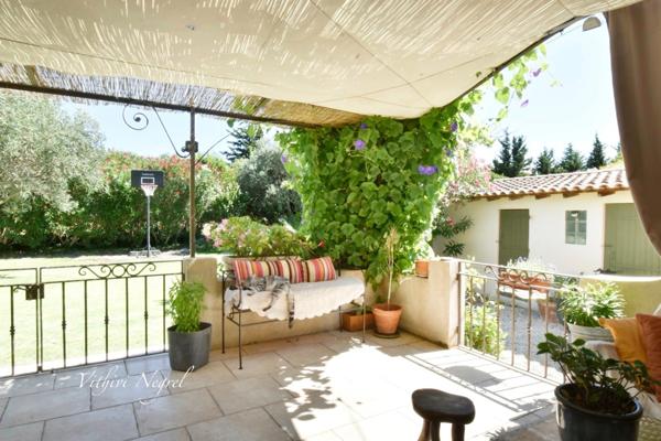 A vendre : Magnifique maison de plus de 200 m2 à MOURIES (13)