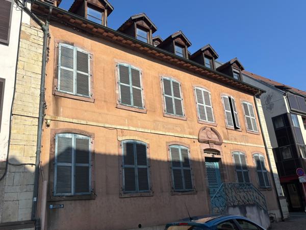 Immeuble coeur de ville avec appartements