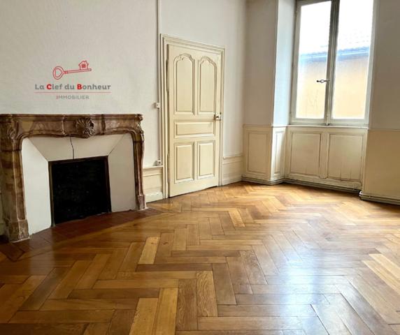 Immeuble coeur de ville avec appartements