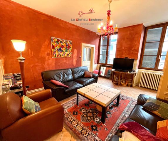 Immeuble coeur de ville avec appartements
