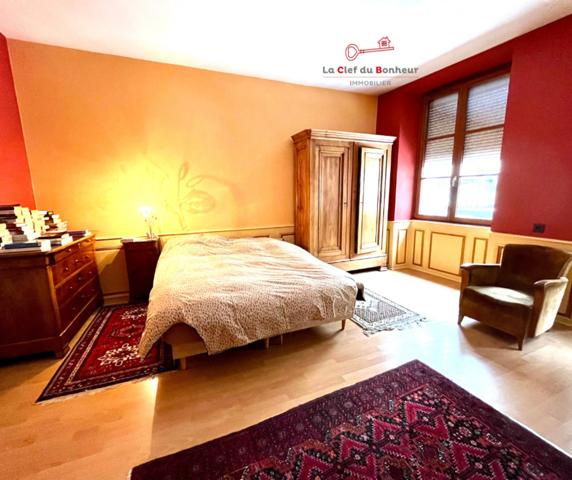 Immeuble coeur de ville avec appartements