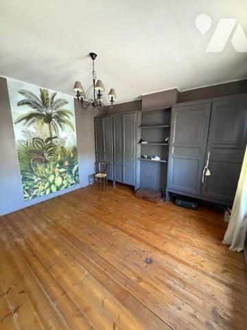 Maison à Vendre à Hesdin (62140) en Pas-de-Calais (62)

Nous vous présentons cette maison de ...