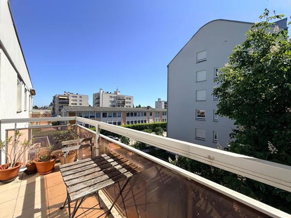 Appartement 2 pièces 47 m2 avec balcon - FONTAINE LES DIJON
