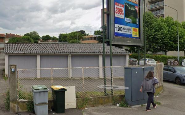 Stationnement à vendre    Bron