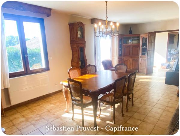 Maison à vendre 4 pièces NONTRON (24), Semi plain-pied, terrain clos 1845m2, sous-sol complet, secteur résidentiel.