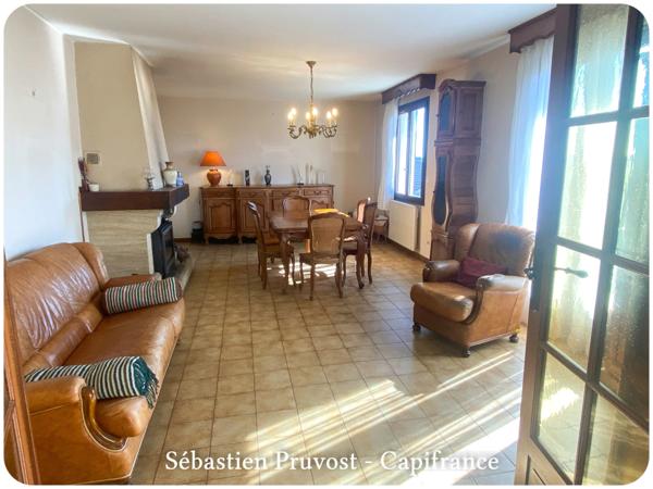 Maison à vendre 4 pièces NONTRON (24), Semi plain-pied, terrain clos 1845m2, sous-sol complet, secteur résidentiel.